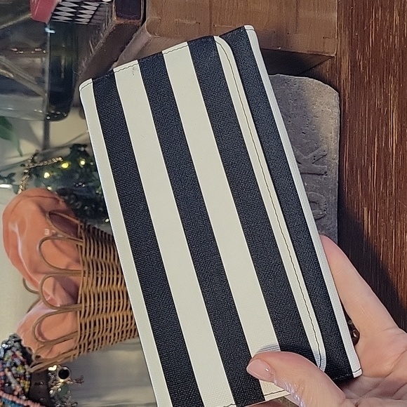 Wallet - Picture 3 of 3